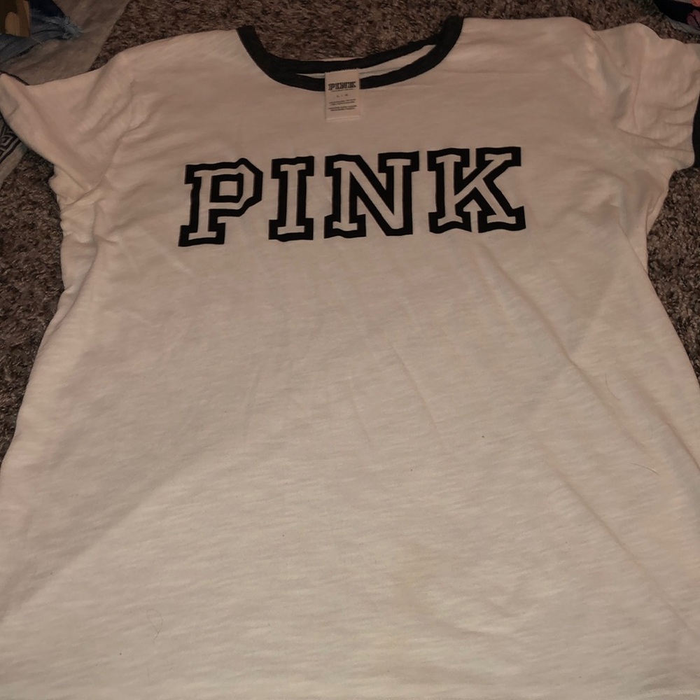A short sleeve shirt